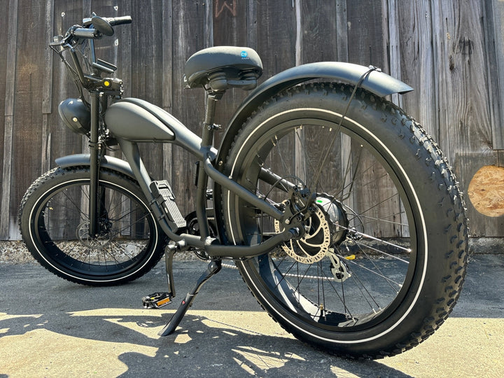 Custom Black Wave Electric Fat Tire eBike – 750W Vintage Café Racer St